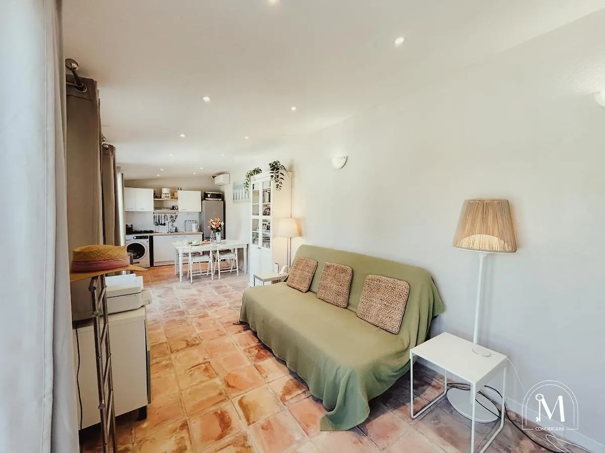 Apartment Studio A Sanary Avec Piscine Privee
