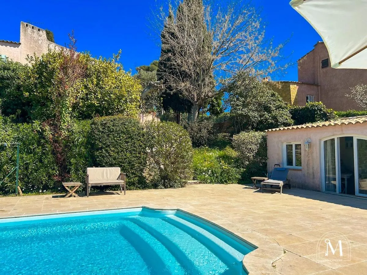 Studio A Sanary Avec Piscine Privee France